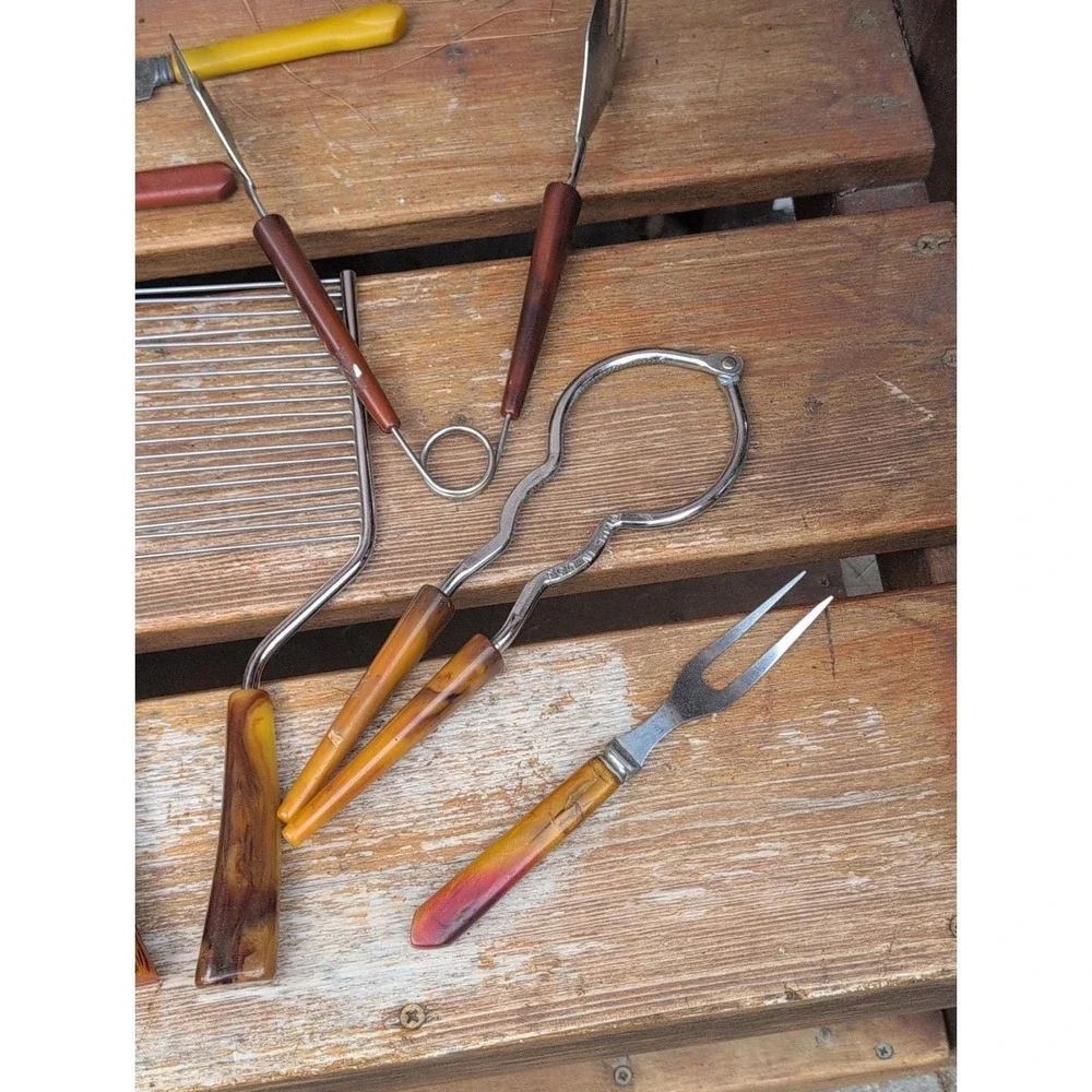 N/A bakelite utensils